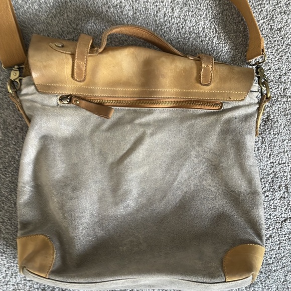 Jesslyn Blake large crossbody bag - Picture 7 of 7